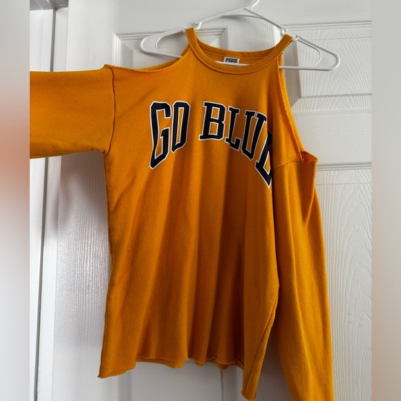 VS Pink University of Michigan Cold Shoulder Crewneck Sweatshirt size XS - Picture 2 of 5